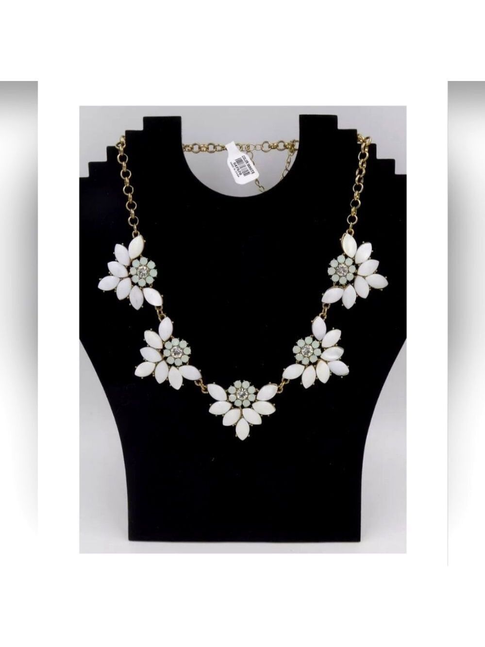Beautiful Gold Tone Rhinestone Flower Statement Necklace NWT 18"